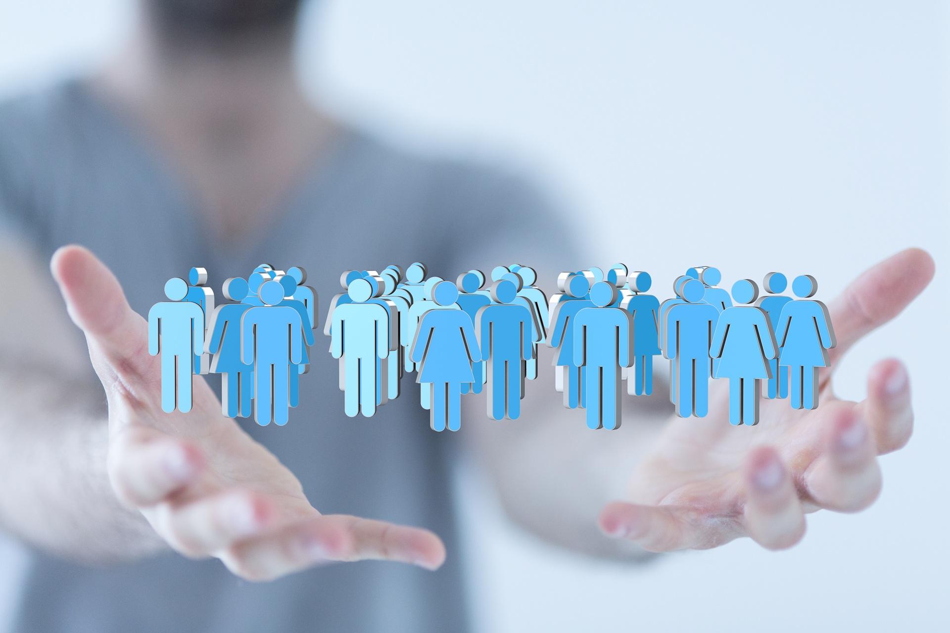 Junge Menschen feiern Teamzusammenhalt | Pflegejobs Frankfurt